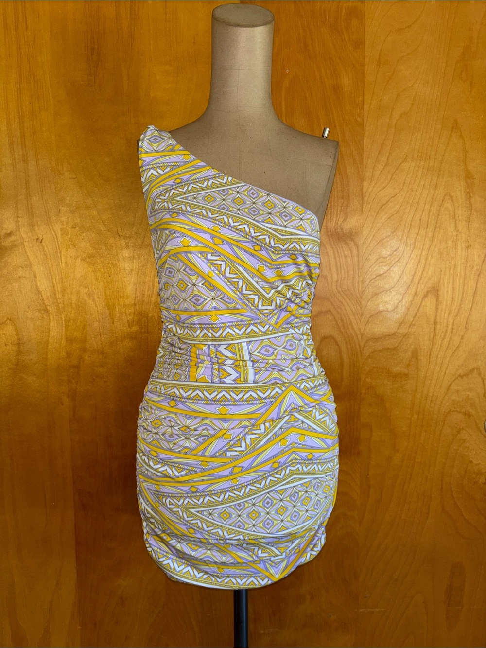 Olivaceous One-Shoulder Geo-Print Mini Dress in Yellow and White